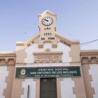 Fachada del Centro Social de Los Molinos.
