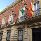 Banderas a media asta en la Diputación de Almería.