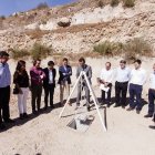 El alcalde de Almería, Ramón Fernández-Pacheco, en la primera piedra del futuro edificio de Urbanismo.