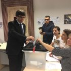 Puigdemont vota en Cornellà de Terri