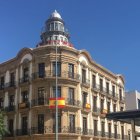 Banderas de España en edificios de Almería centro.