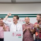 Teruel y parte de su equipo de campaña.