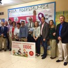 Entrega de la recaudación de la venta del libro a favor de las aulas hospitalarias.