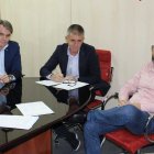 Lucas Alcaraz firmando por el Almería.