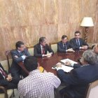 Primera toma de contacto del ministro con la Permanente de la Mesa del Tren.