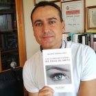 Fernando Martínez López, con su última novela.