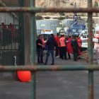 Llegada de una patera a los módulos de custodia del Puerto de Almería el pasado viernes