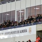 Alfonso García contempla su obra desde el palco.