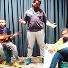Actores de En alta mar, que se estrena este viernes en La Oficina, durante un ensayo..