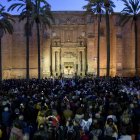La plaza de la Catedral se llenó en la noche del Miércoles Santo pero las calles de la ciudad estuvieron repletas de gente durante toda la semana.