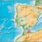 Mapa del IGN de ayer por la mañana, con el triángulo de alerta frente a Almería.