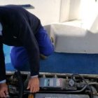 Antonio Ruano reside en Almerimar donde desarrollo su profesión, la de arreglar los motores de los barcos.