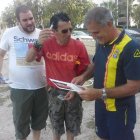 Paco Herrera firmando autógrafos.