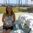 Gema Sirvent muestra las últimas novedades de su editorial, Libre Albedrío. 