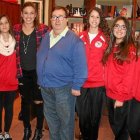 Carmen Martín con las jugadoras y el concejal JoseJjuan Rubí.