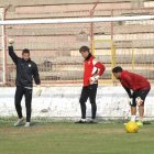 Ricardo dando órdenes a Gianfranco y Yerai.