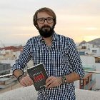 Juan Manuel Gil muestra ‘Hipstamatic 100’ desde un ‘terrao’ de la Plaza Vieja. 