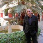 Asensio en la Escuela de Artes, antiguo Instituto de Bachillerato en el que enseñó Viñas.