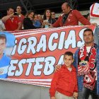 Con la pancarta de la afición.o,469px