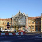 Fachada de la estación que se encuentra actualmente cerrada al público. tyle>.apqj{positio