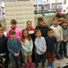 Foto de familia de los niños premiados en el concurso de cartas a los Reyes.
