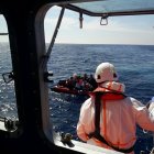 Salvamento Marítimo en el rescate de los ocupantes de una de las embarcaciones.