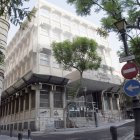 El edificio de Correos, junto a la Plaza del Educador, fue construido en 1970 sobre los cimientos del añorado Colegio de Jesús obra de Trinidad Cuart