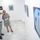 Juan José rosado con la diputada provincial María del Mar López durante la inauguración de la exposición.