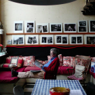 Jim Haynes en su casa de París (Foto: Edouard Golbin)