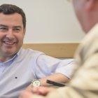 Juanma Moreno Bonilla responde a las preguntas de LA VOZ DE ALMERÍA en la sede del Partido Popular en la capital el pasado jueves.