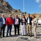 Los socialistas, ayer en la rotonda de Bayyana.