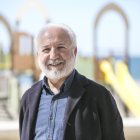 El fiscal Manuel Jesús Dolz Lago, fotografiado en el Paseo Marítimo de Almería, ciudad en la que mantiene vivienda y raíces familiares.