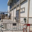 Las instalaciones de la lonja parte de la zona de atraque de embarcaciones de Carboneras han sido precintadas hasta nueva orden.
