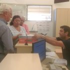 Entrega del documento en el registro, esta mañana.