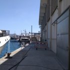 El Puerto de Carboneras lleva una semana precintado en el acceso a la lonja.
