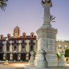 La iniciativa de Podemos aboga por el mantenimiento del monumento en la Plaza Vieja.