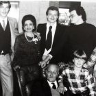 Adolfo Siret, sentado, hijo del sabio, detrás su mujer Ofelia, hijos y nietos