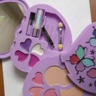 Kit de maquillaje retirado.