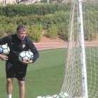 El Maestro Ángel Férez en el campo Anexo.