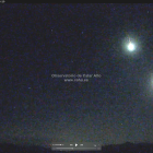 El asteroide registrado por Calar Alto, con la luna a la derecha.