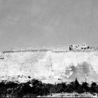 Los muros terrosos y austeros de la fortaleza formaron parte del último recuerdo de su ciudad natal.