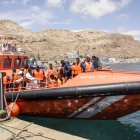 Llegada al puerto de 94 inmigrantes a bordo de la Salvamar Spica