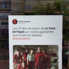 Cartel en un comercio de Almería (Foto: Cortesía de Cine en Serie).