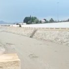Aspecto de la rambla de Albox, ayer por la tarde, tras la tormenta y la lluvia caída.