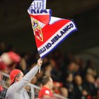 La bandera rojiblanca al viento.