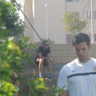 Corona siguiendo el entrenamiento este lunes.