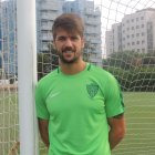 Mario Abenza posa para LA VOZ en el campo de la Vega de Acá.