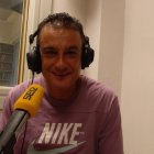 Isra Polo en los estudios de la Cadena SER.