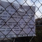 Cartel colocado en la Vega de Acá.