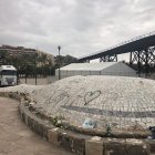 Inicio de las obras en el entorno de La Ballena en el día de ayer.